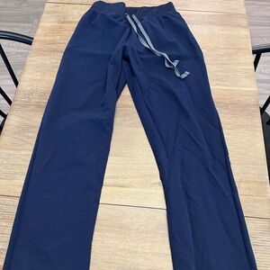 Figs high waisted Livingston basic scrub pants - navy. Size small petite length